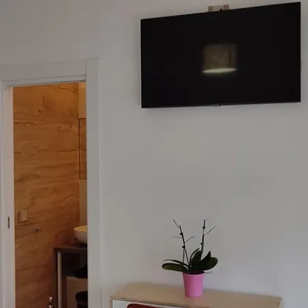 Pensionat Edahouse 4*